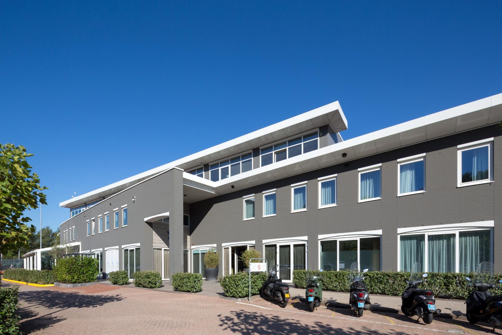 Moderne Gebäude mit blauen Himmel